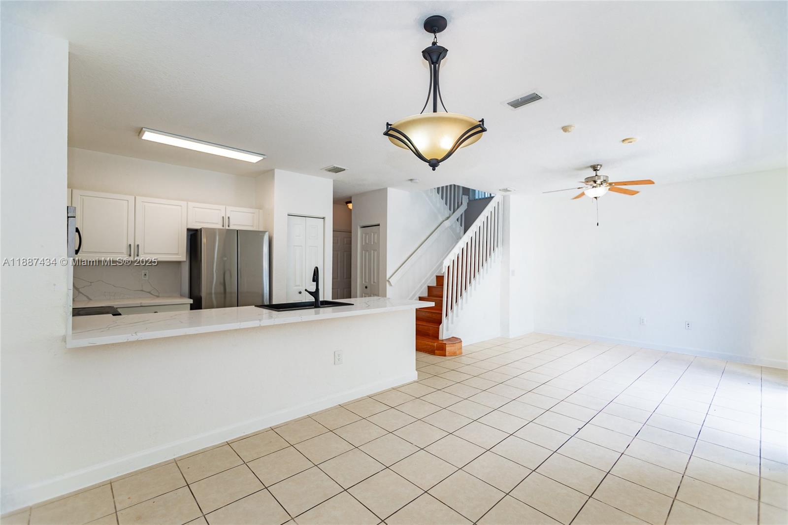 1030 3 / 3 1456 sq. ft. $ 2025-09-30 0 Photo