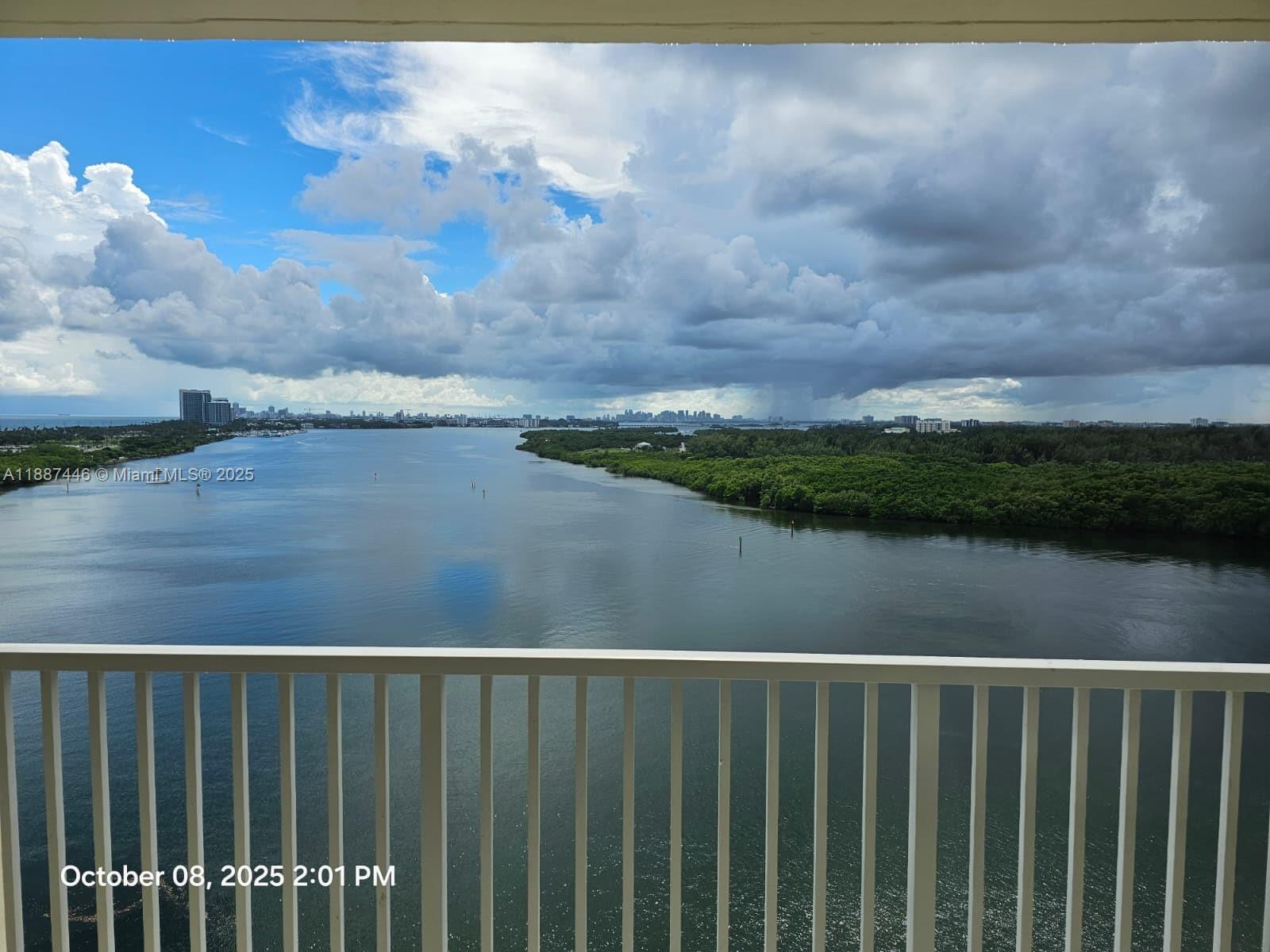 See details 1402 1 / 2 762 sq. ft. $ 2025-09-30 0 Photo