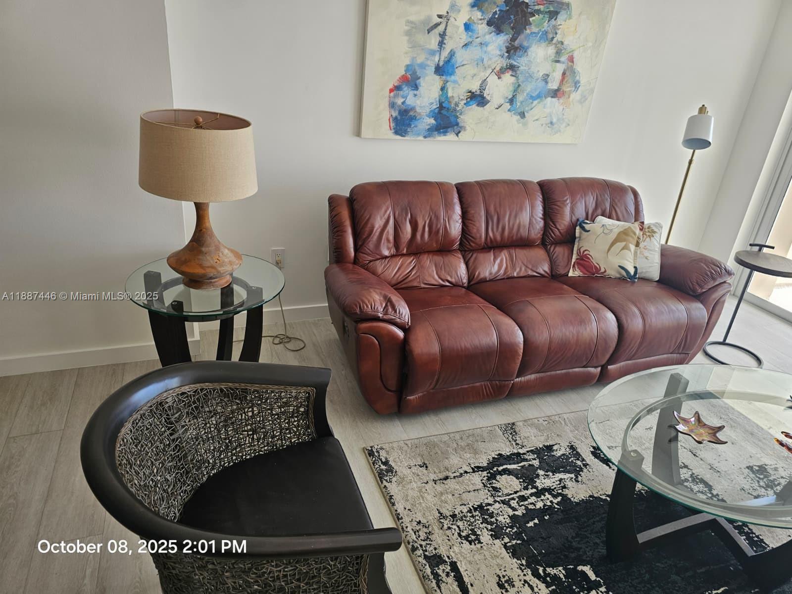 See details 1402 1 / 2 762 sq. ft. $ 2025-09-30 0 Photo