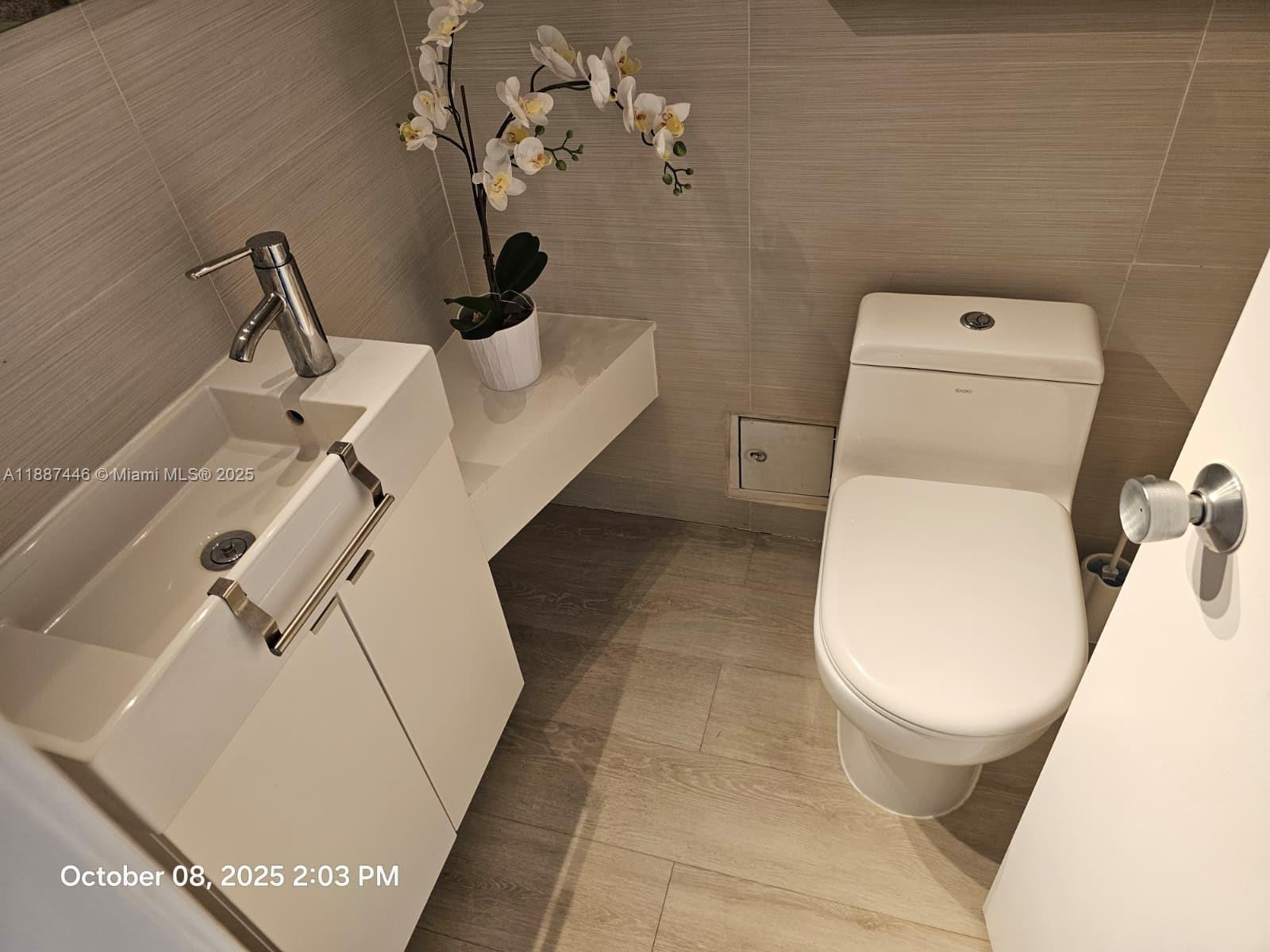 See details 1402 1 / 2 762 sq. ft. $ 2025-09-30 0 Photo