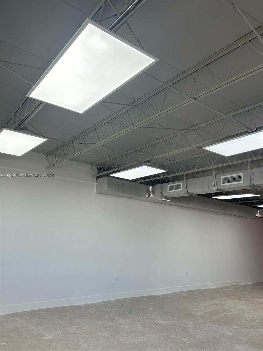   /   sq. ft. $ 2025-09-30 0 foto