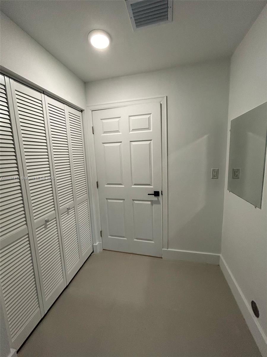   /   sq. ft. $ 2025-09-30 0 foto