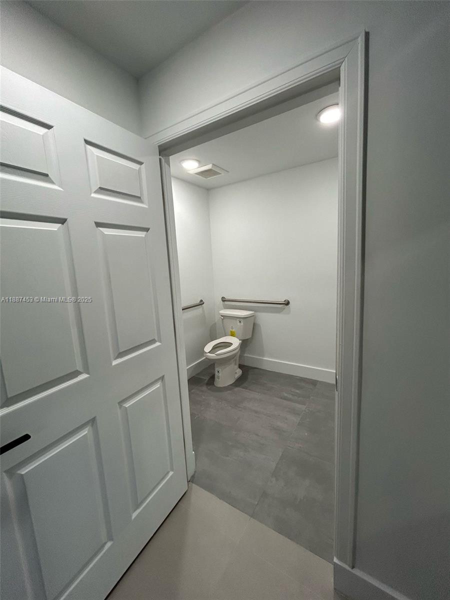   /   sq. ft. $ 2025-09-30 0 foto