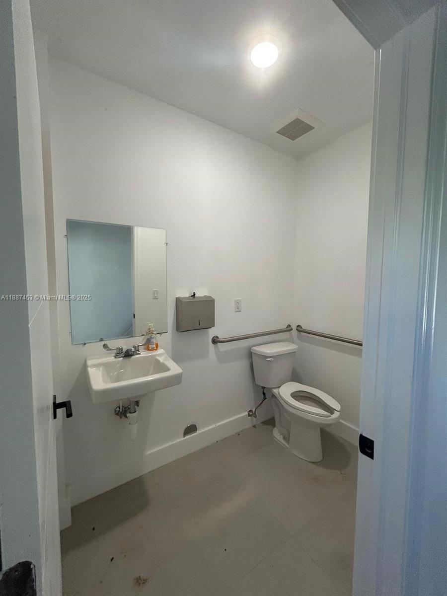   /   sq. ft. $ 2025-09-30 0 foto