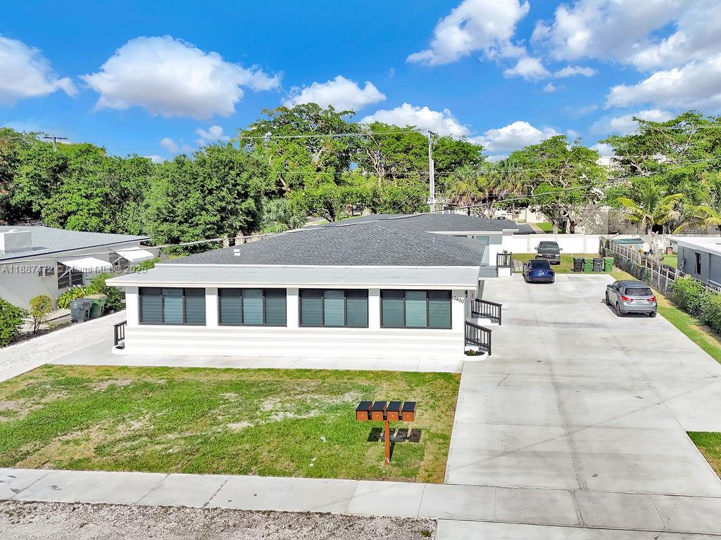   /  3784 sq. ft. $ 2025-09-30 0 foto
