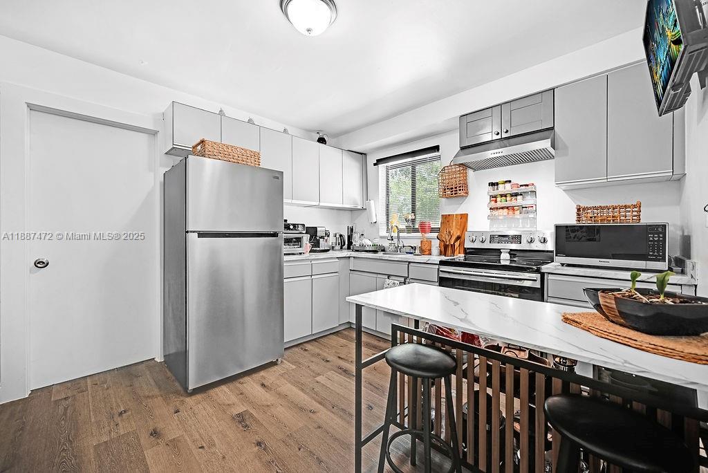   /  3784 sq. ft. $ 2025-09-30 0 foto