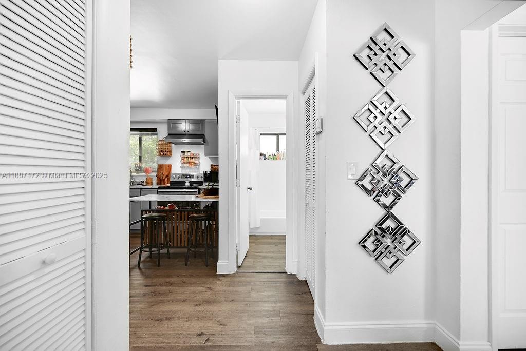   /  3784 sq. ft. $ 2025-09-30 0 foto