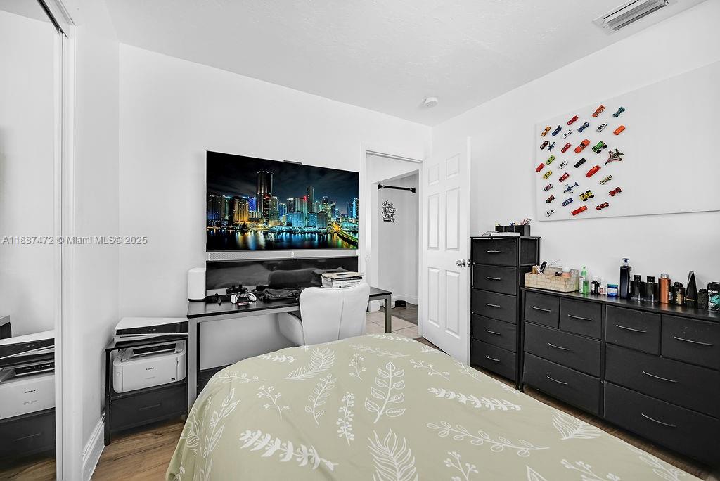   /  3784 sq. ft. $ 2025-09-30 0 foto