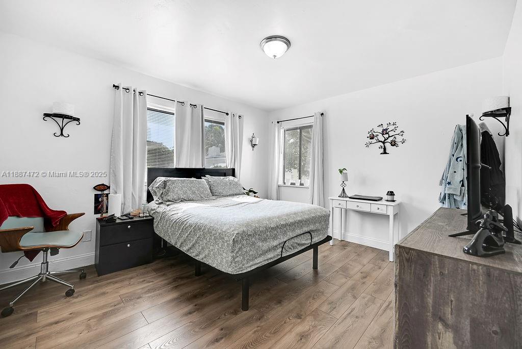   /  3784 sq. ft. $ 2025-09-30 0 foto
