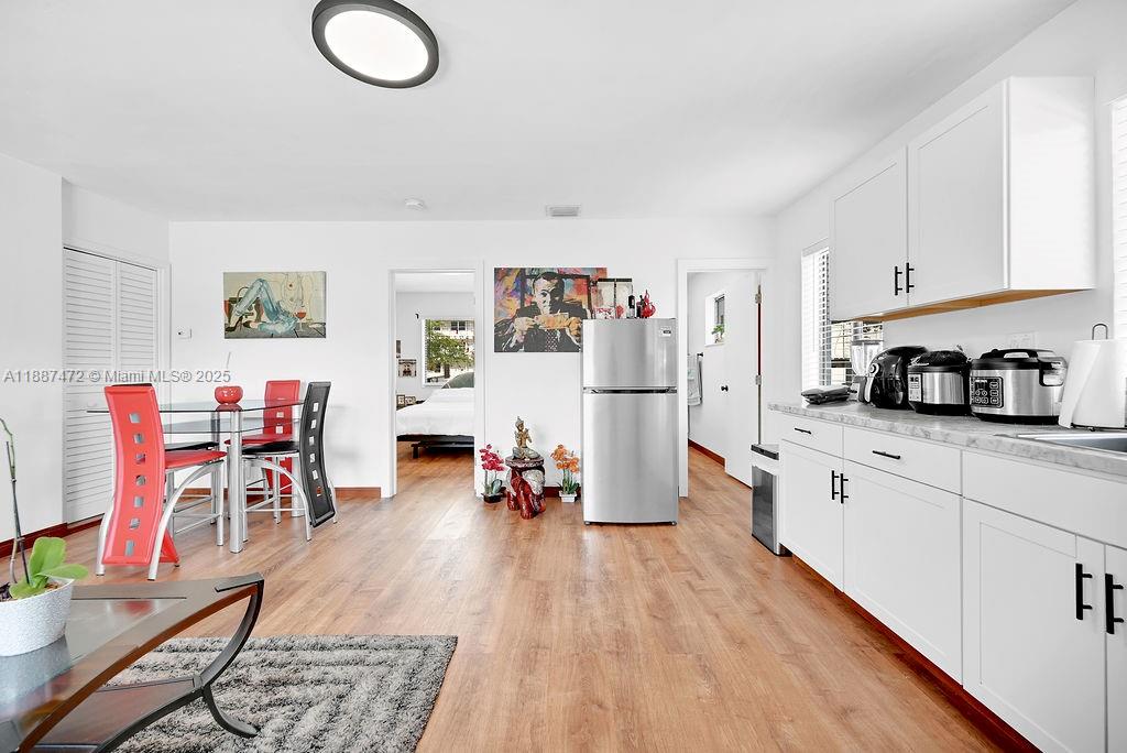   /  3784 sq. ft. $ 2025-09-30 0 foto