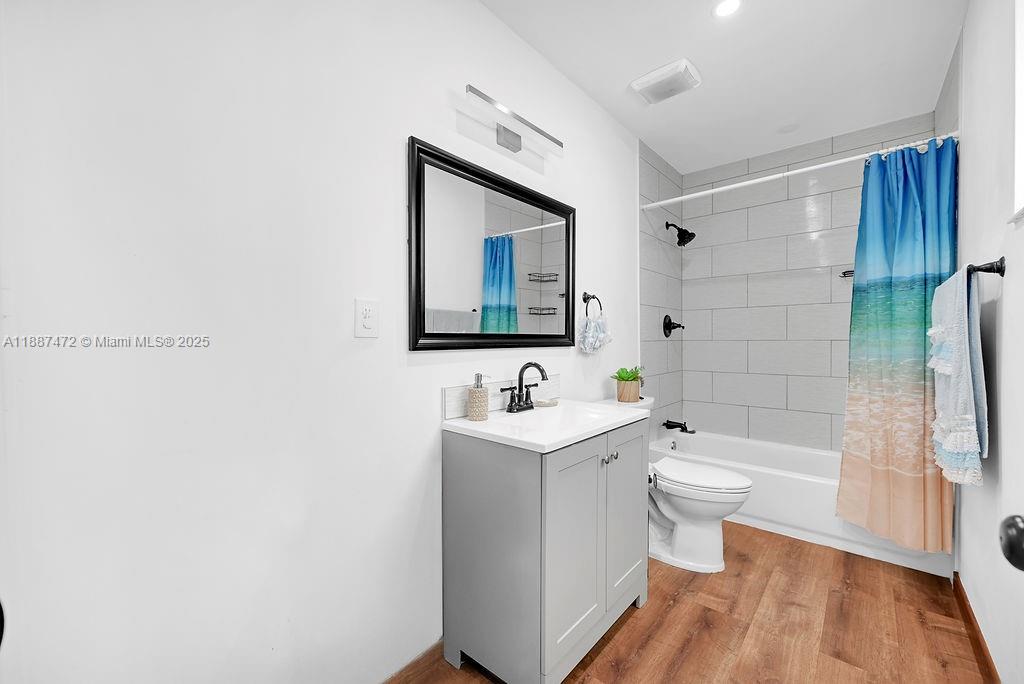   /  3784 sq. ft. $ 2025-09-30 0 foto