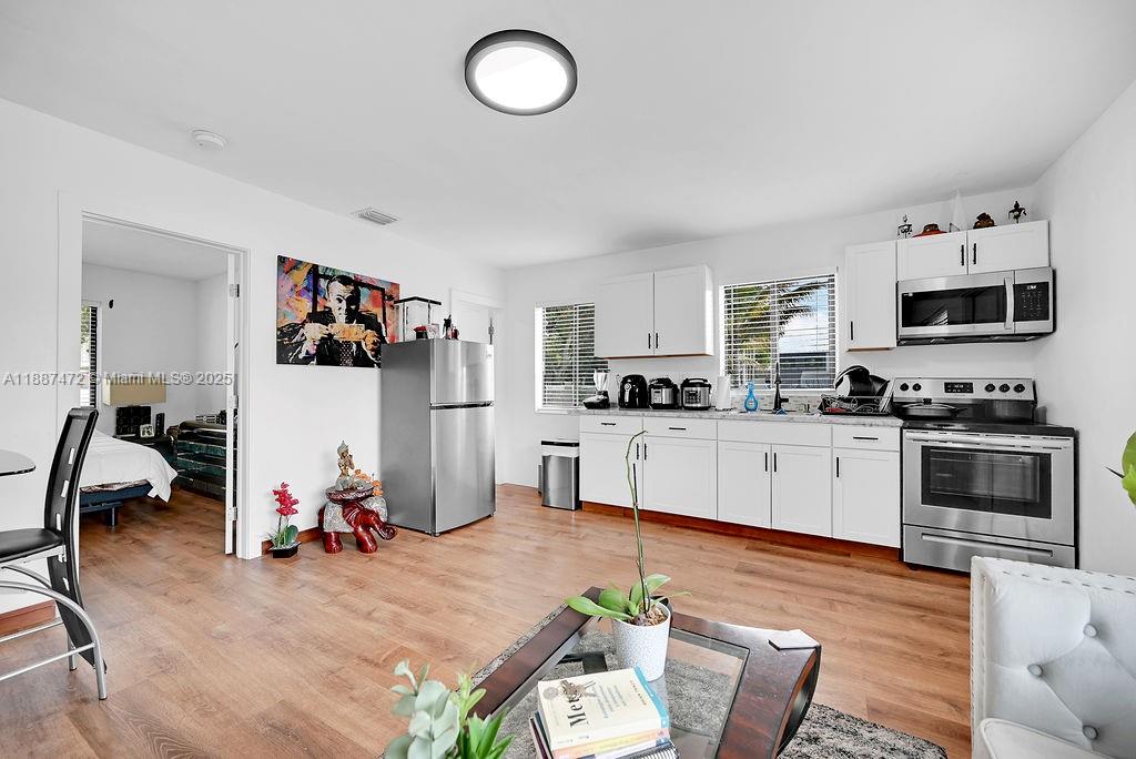   /  3784 sq. ft. $ 2025-09-30 0 foto