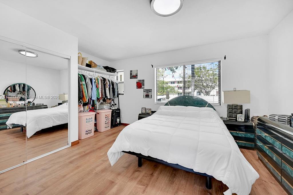   /  3784 sq. ft. $ 2025-09-30 0 foto