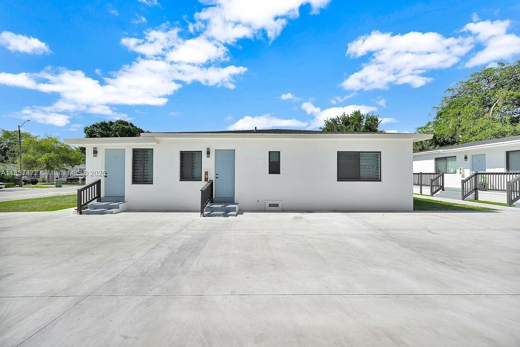   /  3784 sq. ft. $ 2025-09-30 0 foto