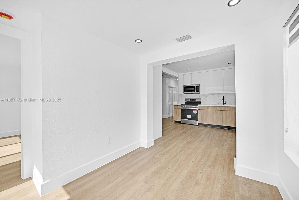   /  3784 sq. ft. $ 2025-09-30 0 foto