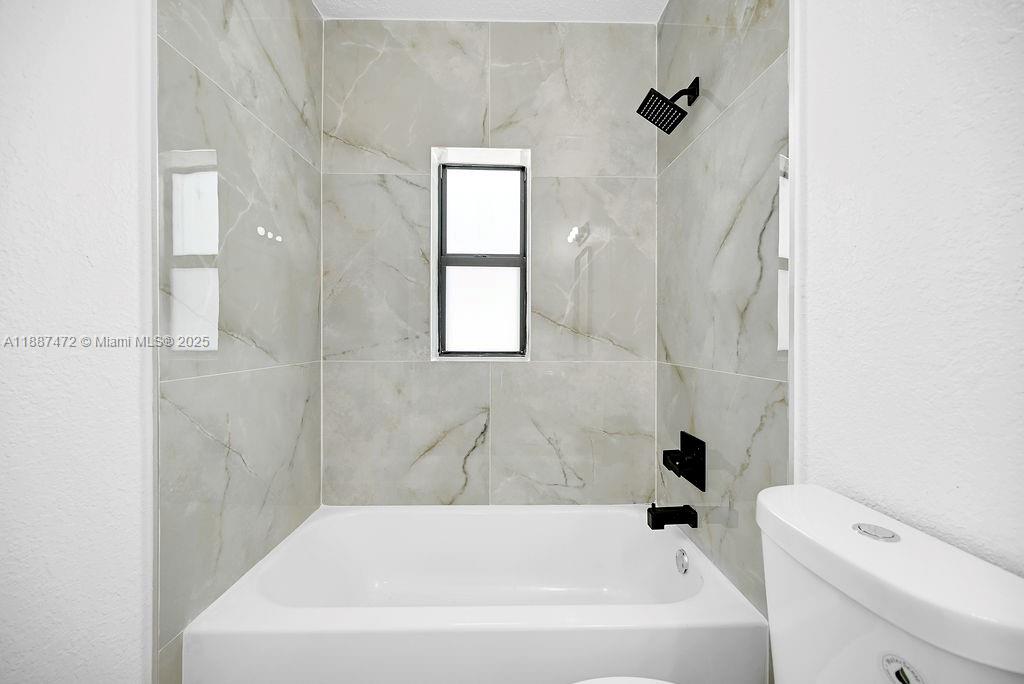   /  3784 sq. ft. $ 2025-09-30 0 foto
