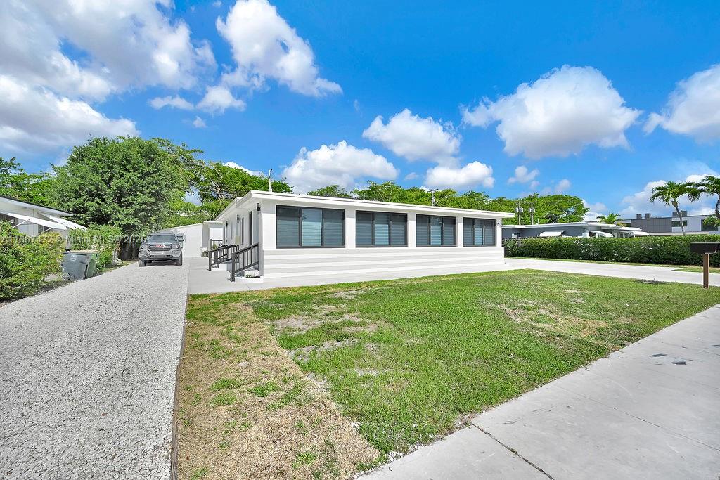   /  3784 sq. ft. $ 2025-09-30 0 foto