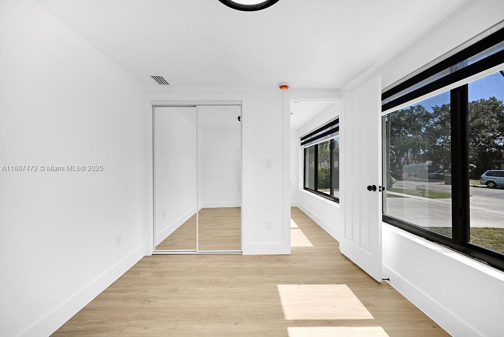   /  3784 sq. ft. $ 2025-09-30 0 foto