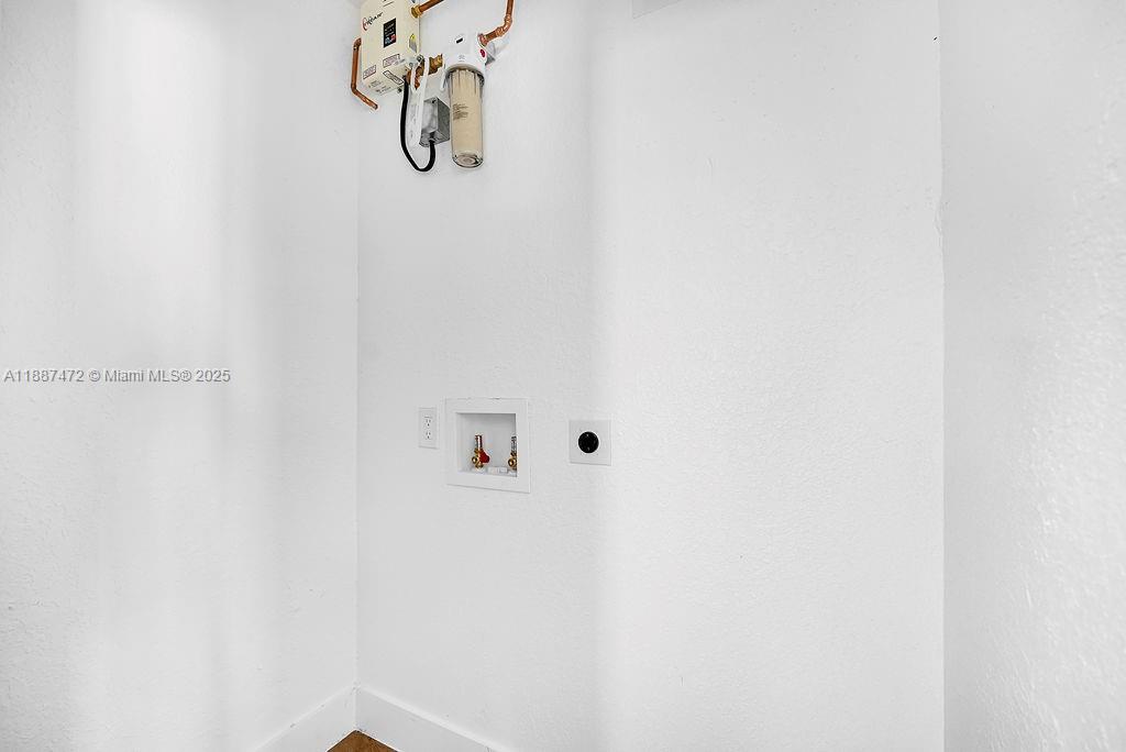   /  3784 sq. ft. $ 2025-09-30 0 foto