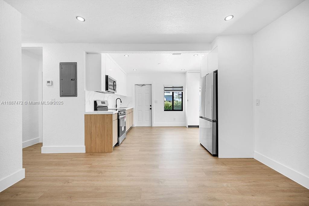   /  3784 sq. ft. $ 2025-09-30 0 foto