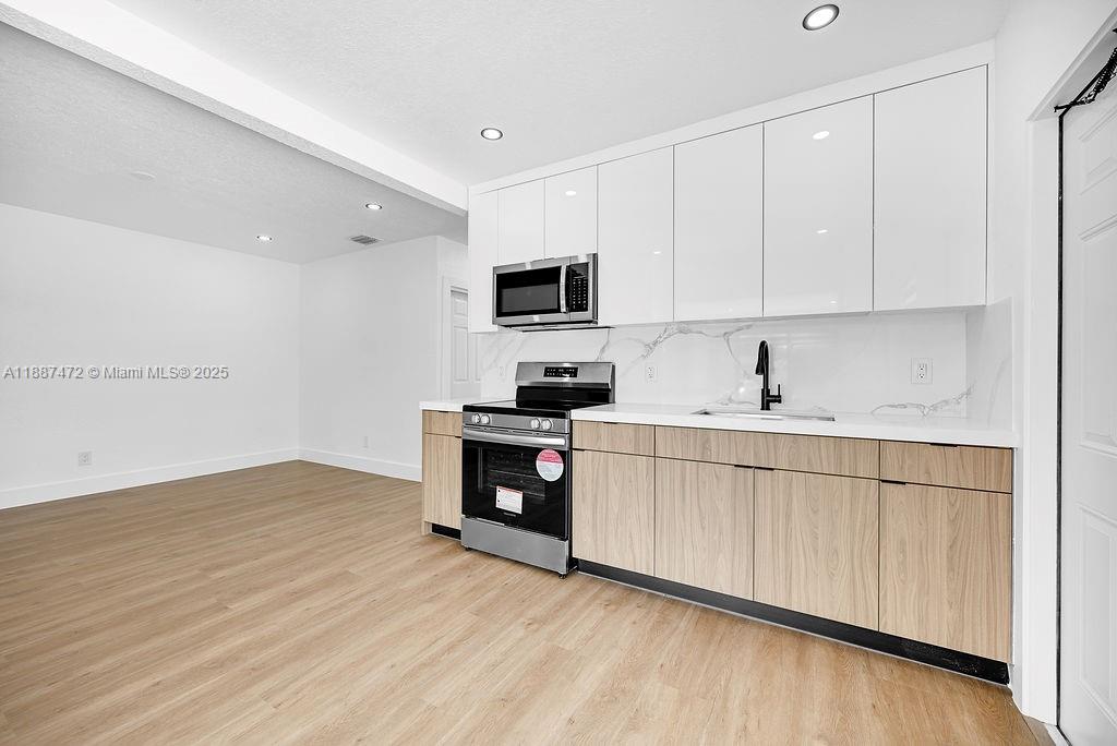   /  3784 sq. ft. $ 2025-09-30 0 foto