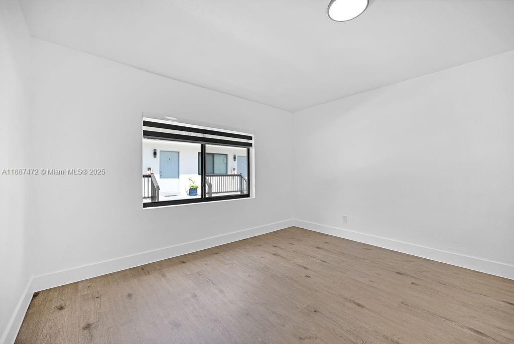   /  3784 sq. ft. $ 2025-09-30 0 foto
