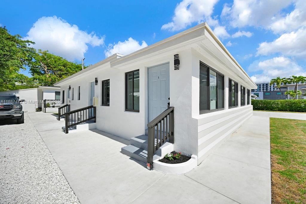   /  3784 sq. ft. $ 2025-09-30 0 foto