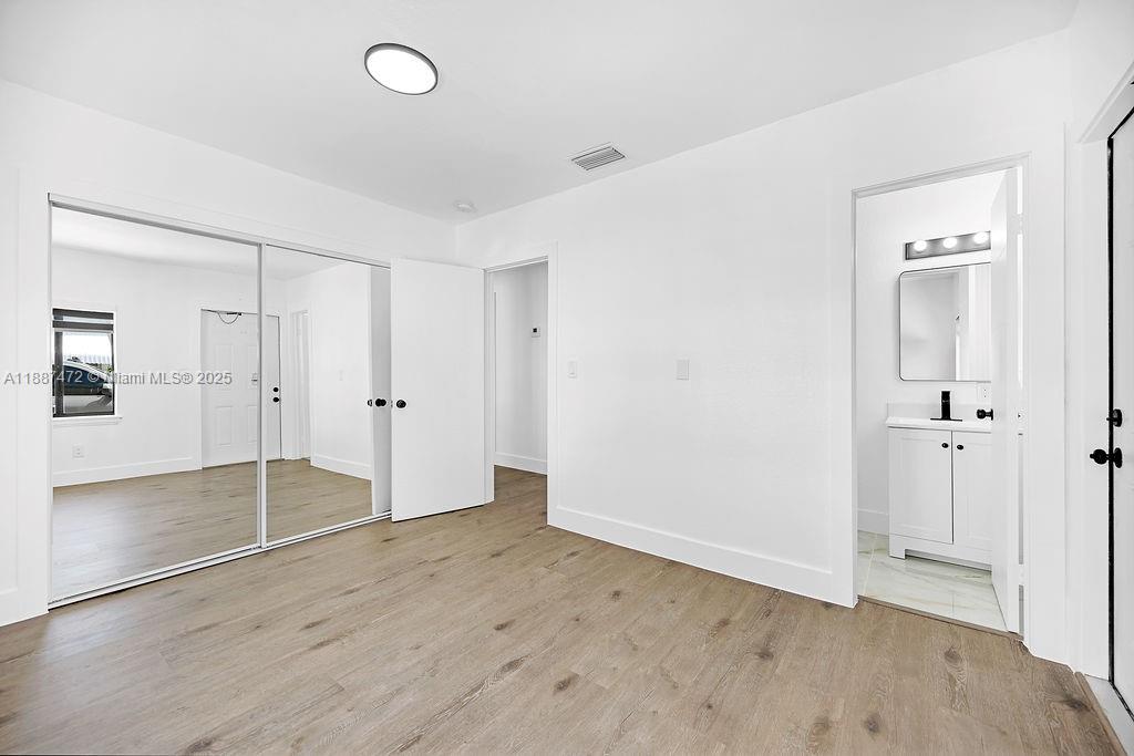   /  3784 sq. ft. $ 2025-09-30 0 foto