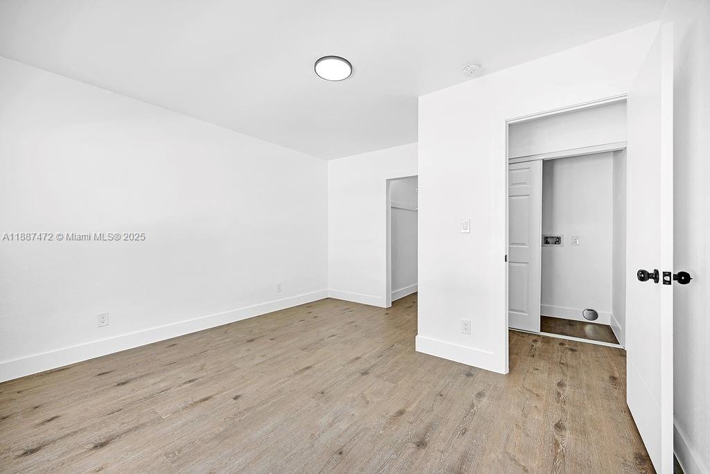   /  3784 sq. ft. $ 2025-09-30 0 foto