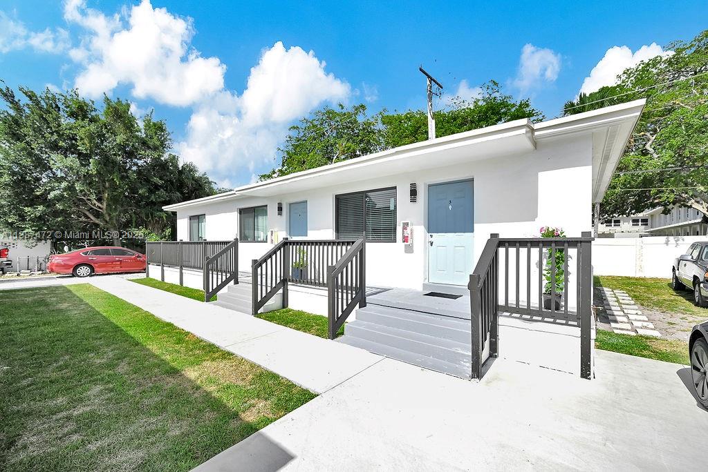   /  3784 sq. ft. $ 2025-09-30 0 foto