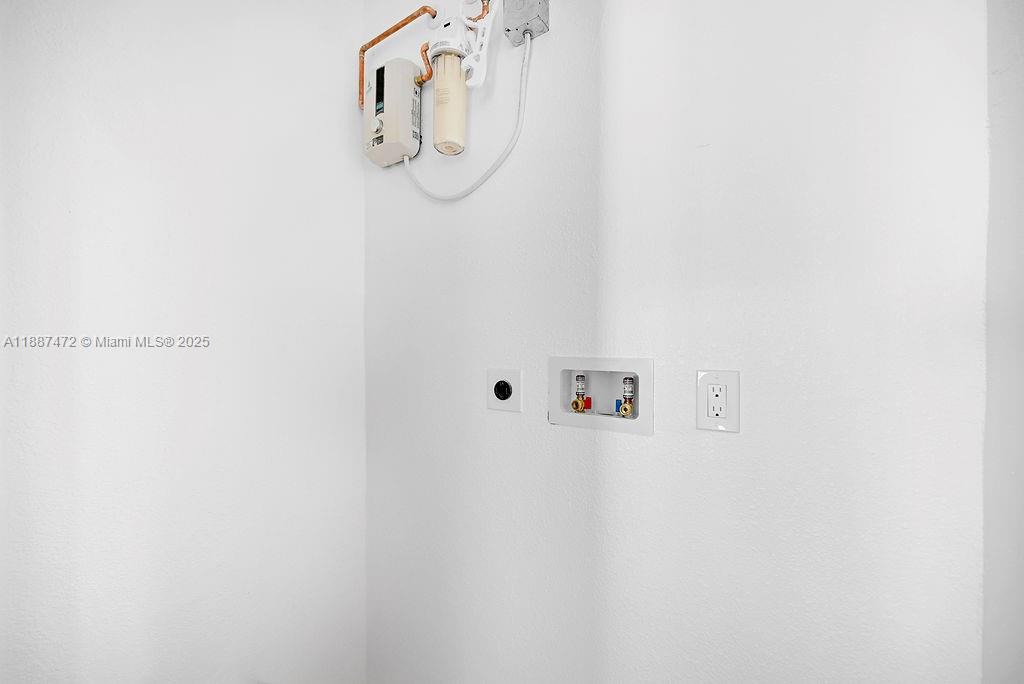   /  3784 sq. ft. $ 2025-09-30 0 foto