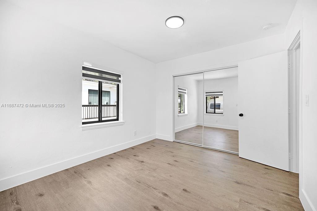   /  3784 sq. ft. $ 2025-09-30 0 foto