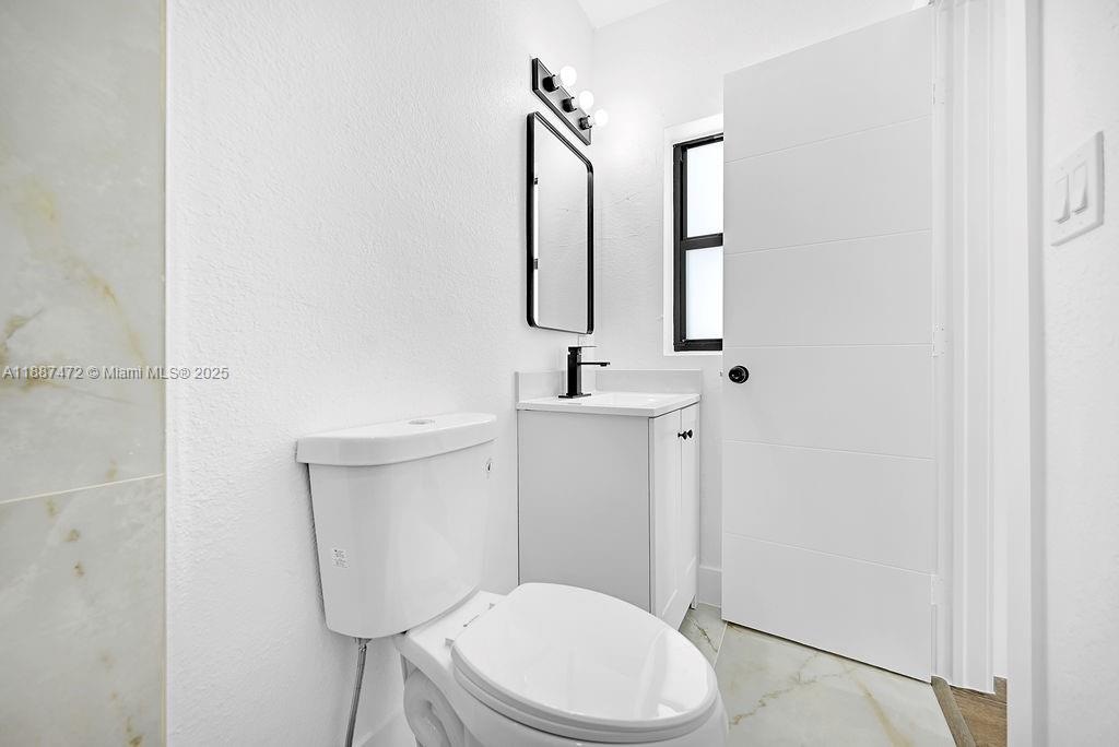   /  3784 sq. ft. $ 2025-09-30 0 foto