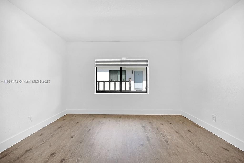   /  3784 sq. ft. $ 2025-09-30 0 foto