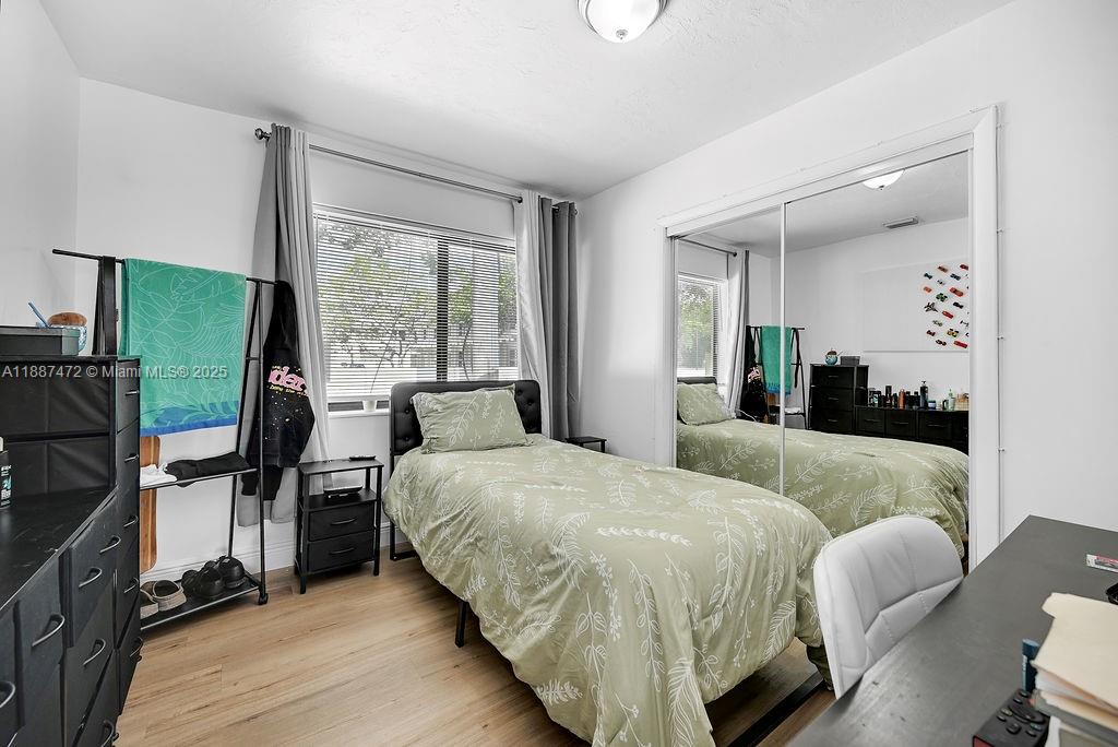   /  3784 sq. ft. $ 2025-09-30 0 foto