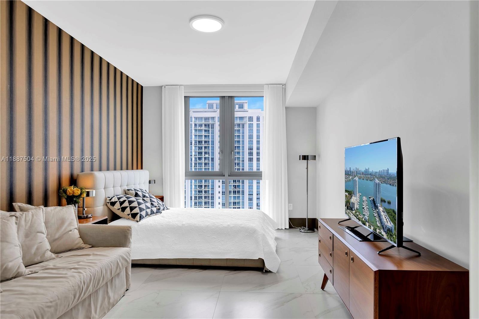 Photo of 17111 Biscayne Blvd  #1709, North Miami Beach, Florida, 33160 - 