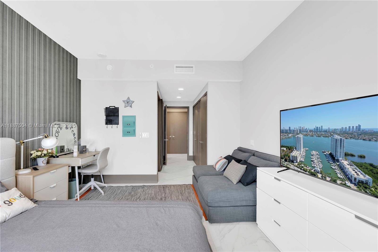 Photo of 17111 Biscayne Blvd  #1709, North Miami Beach, Florida, 33160 - 