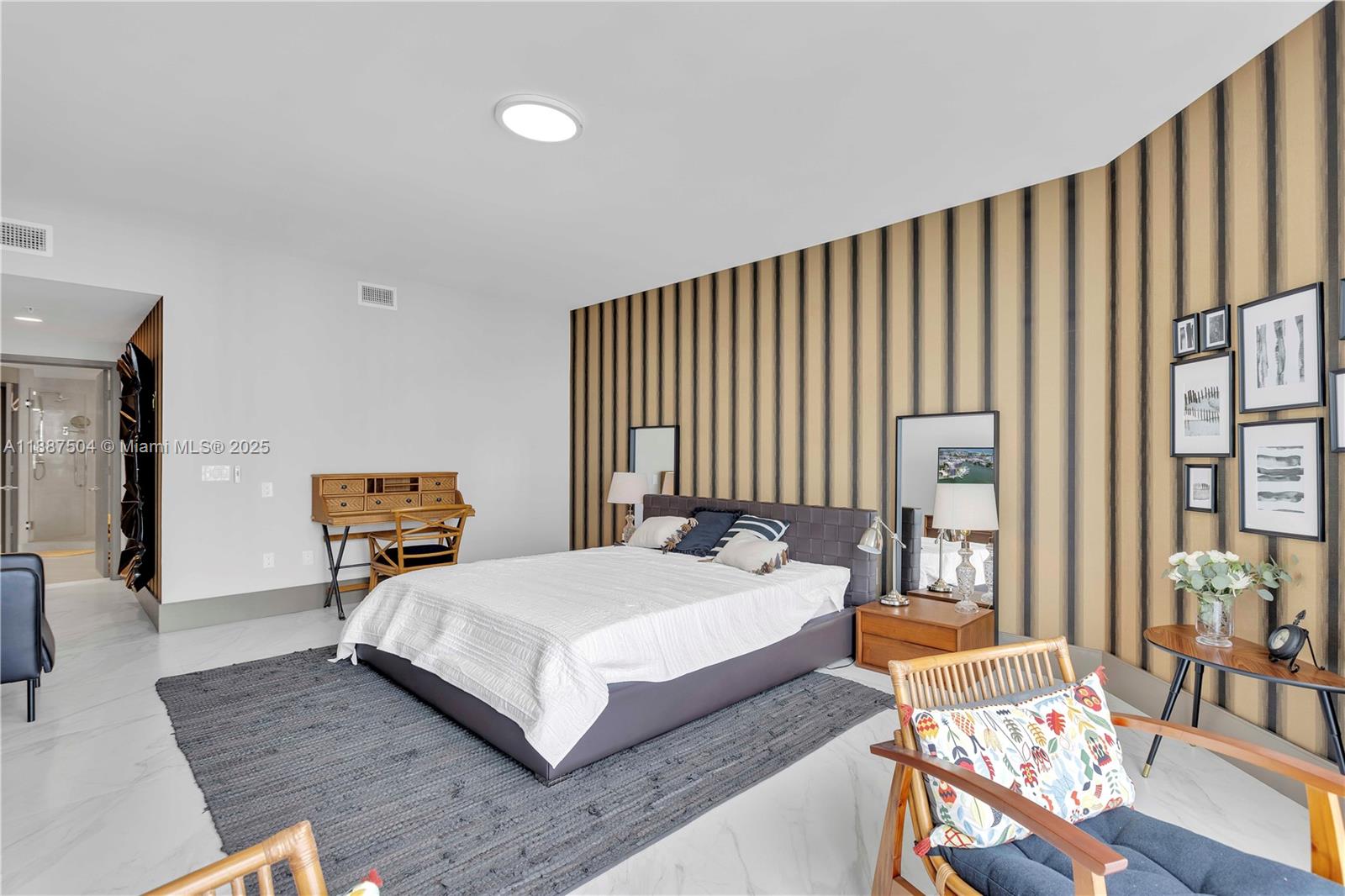 Photo of 17111 Biscayne Blvd  #1709, North Miami Beach, Florida, 33160 - 