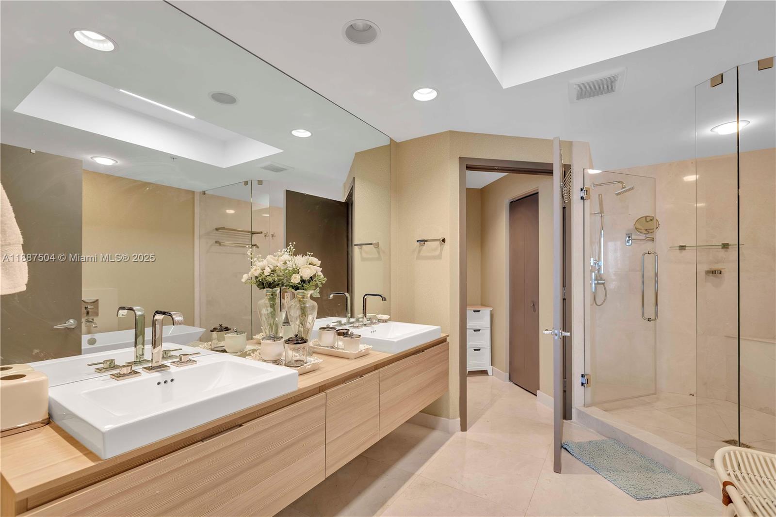 Photo of 17111 Biscayne Blvd  #1709, North Miami Beach, Florida, 33160 - 