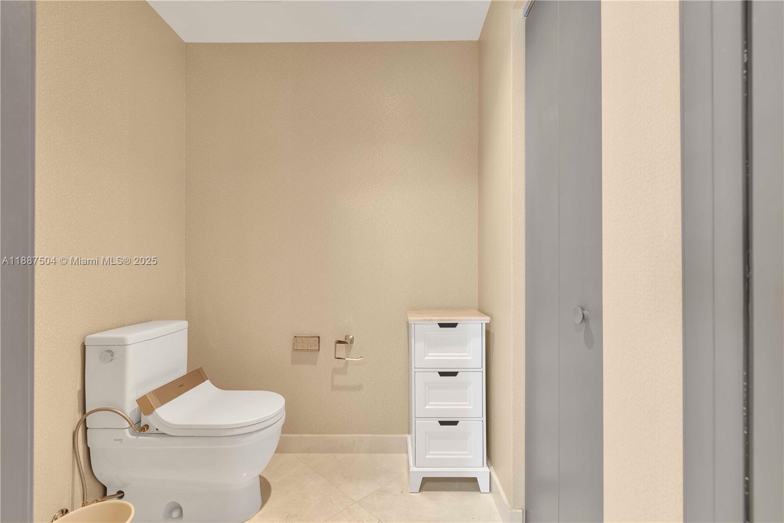 Photo of 17111 Biscayne Blvd  #1709, North Miami Beach, Florida, 33160 - 