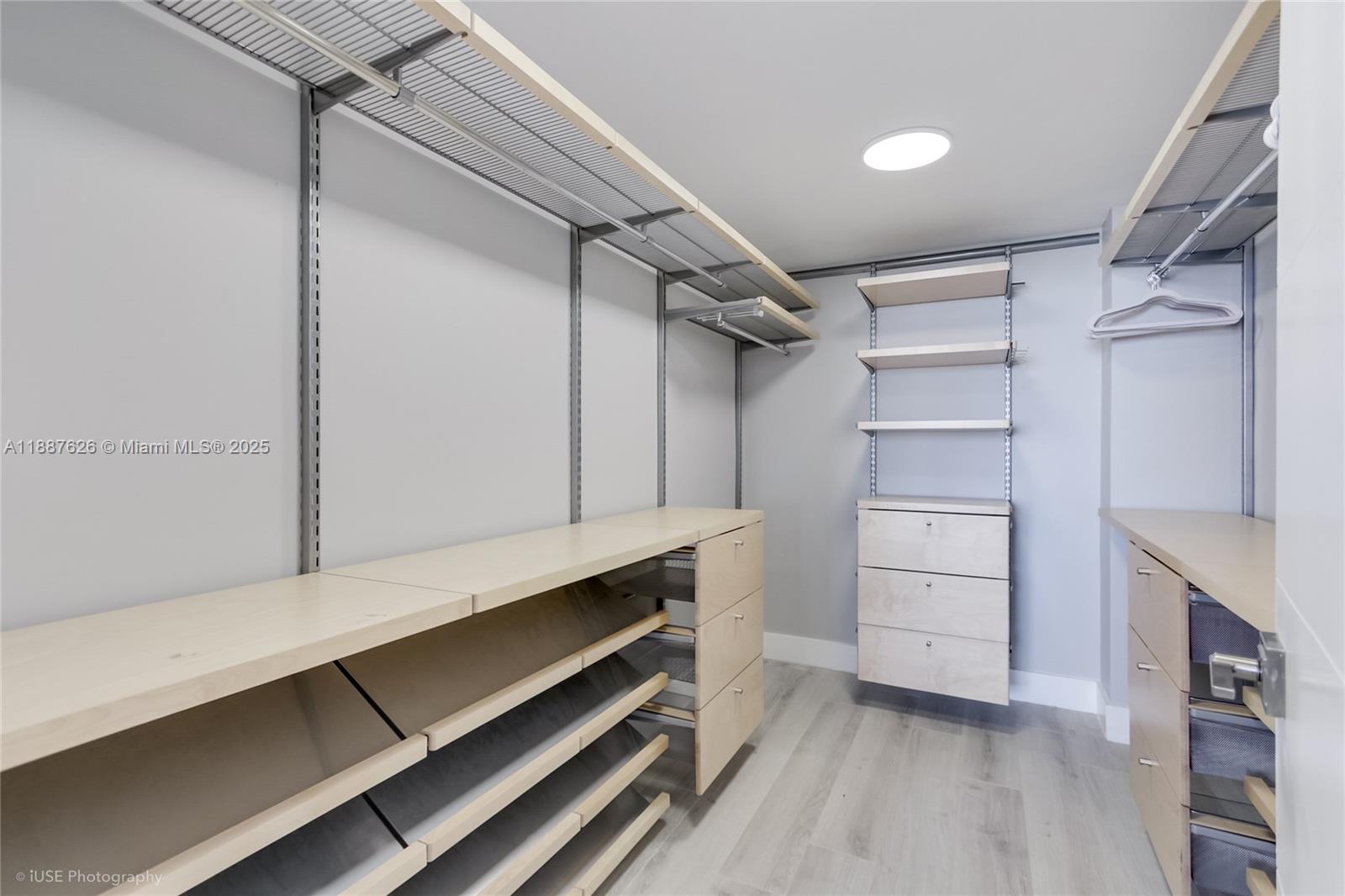 1207 2 / 2 1070 sq. ft. $ 2025-09-30 0 foto