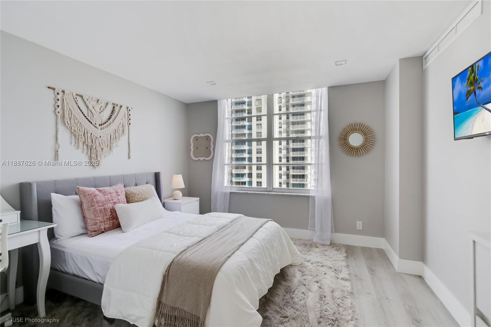 1207 2 / 2 1070 sq. ft. $ 2025-09-30 0 foto