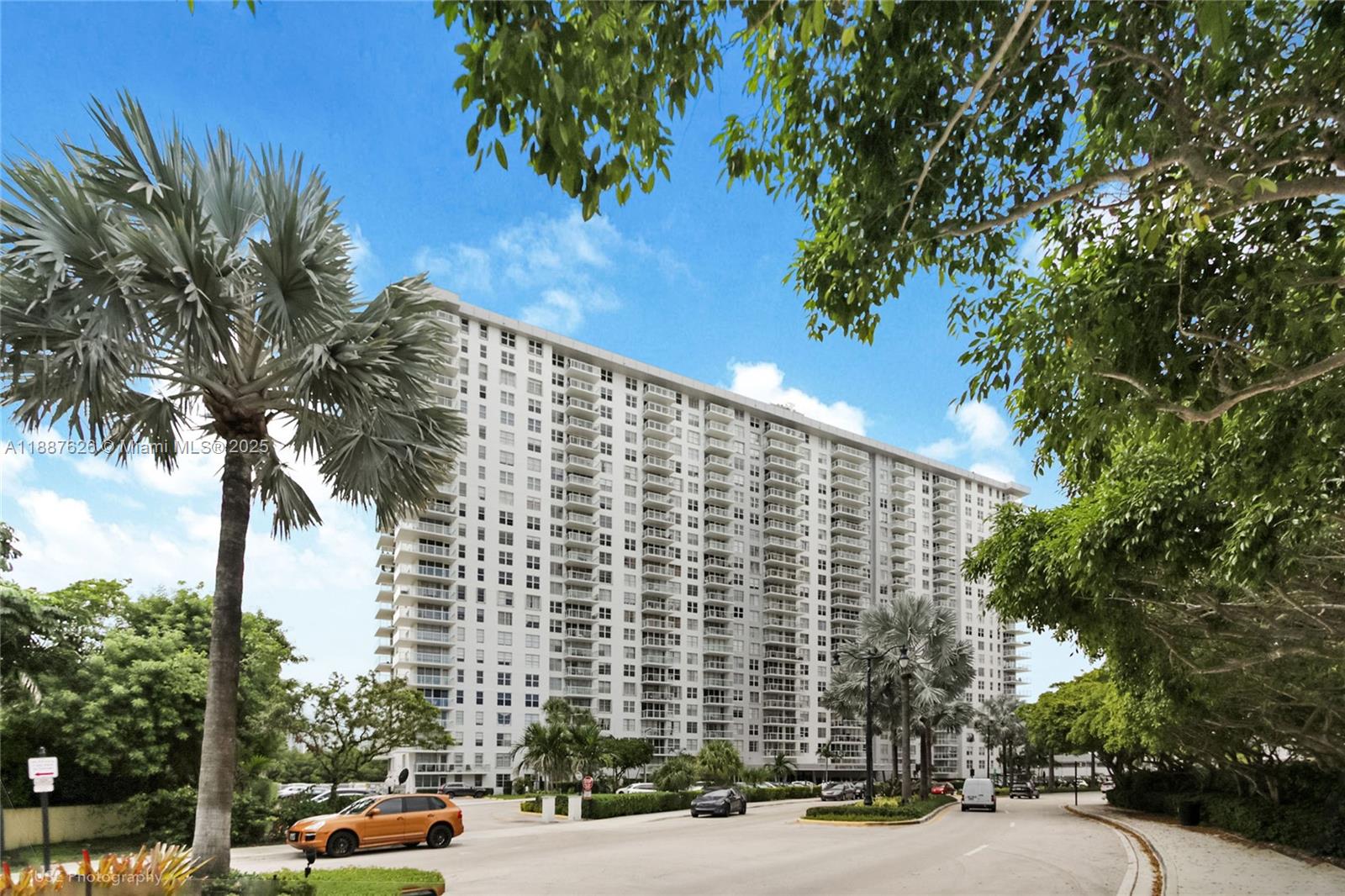 1207 2 / 2 1070 sq. ft. $ 2025-09-30 0 foto