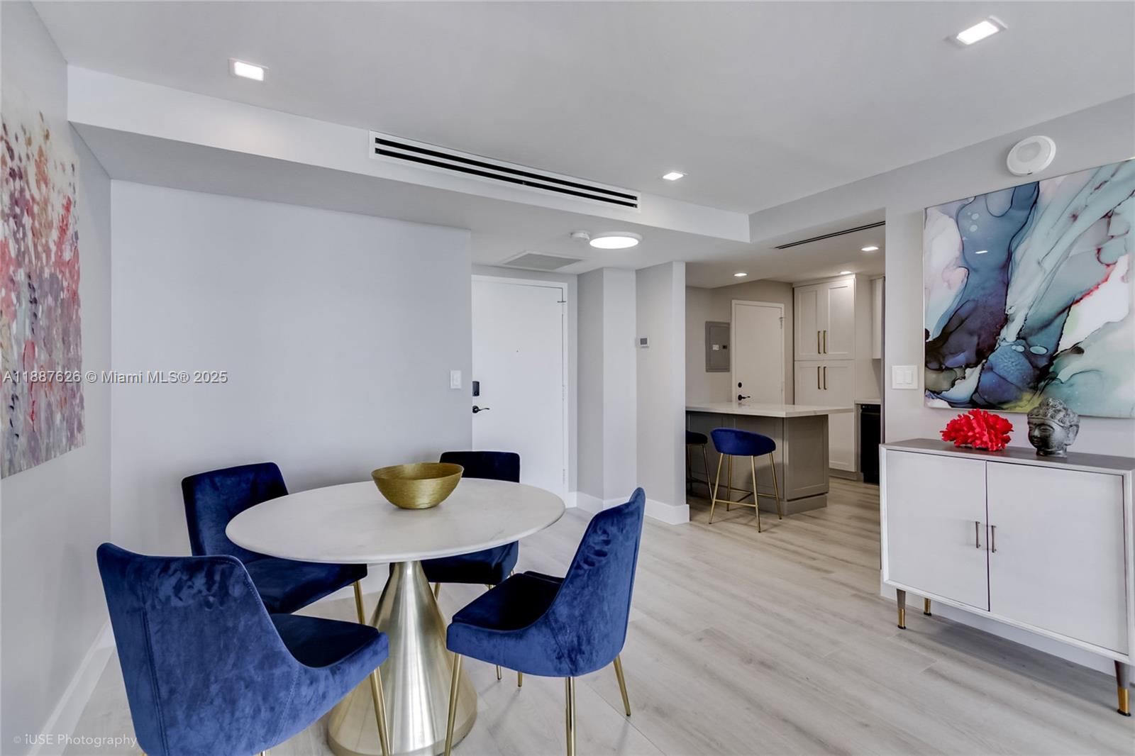 1207 2 / 2 1070 sq. ft. $ 2025-09-30 0 foto