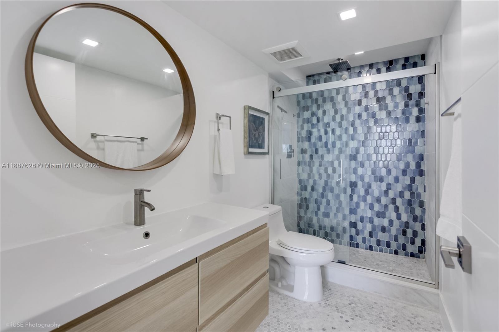 1207 2 / 2 1070 sq. ft. $ 2025-09-30 0 foto