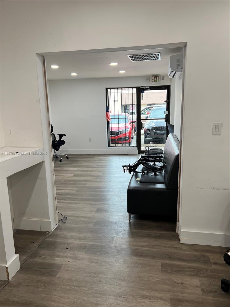 Подробнее / кв.футов $ 2025-11-06 0 Фото