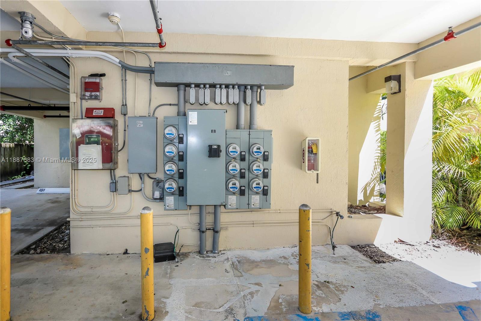 See details / sq. ft. $ 2025-09-30 0 Photo