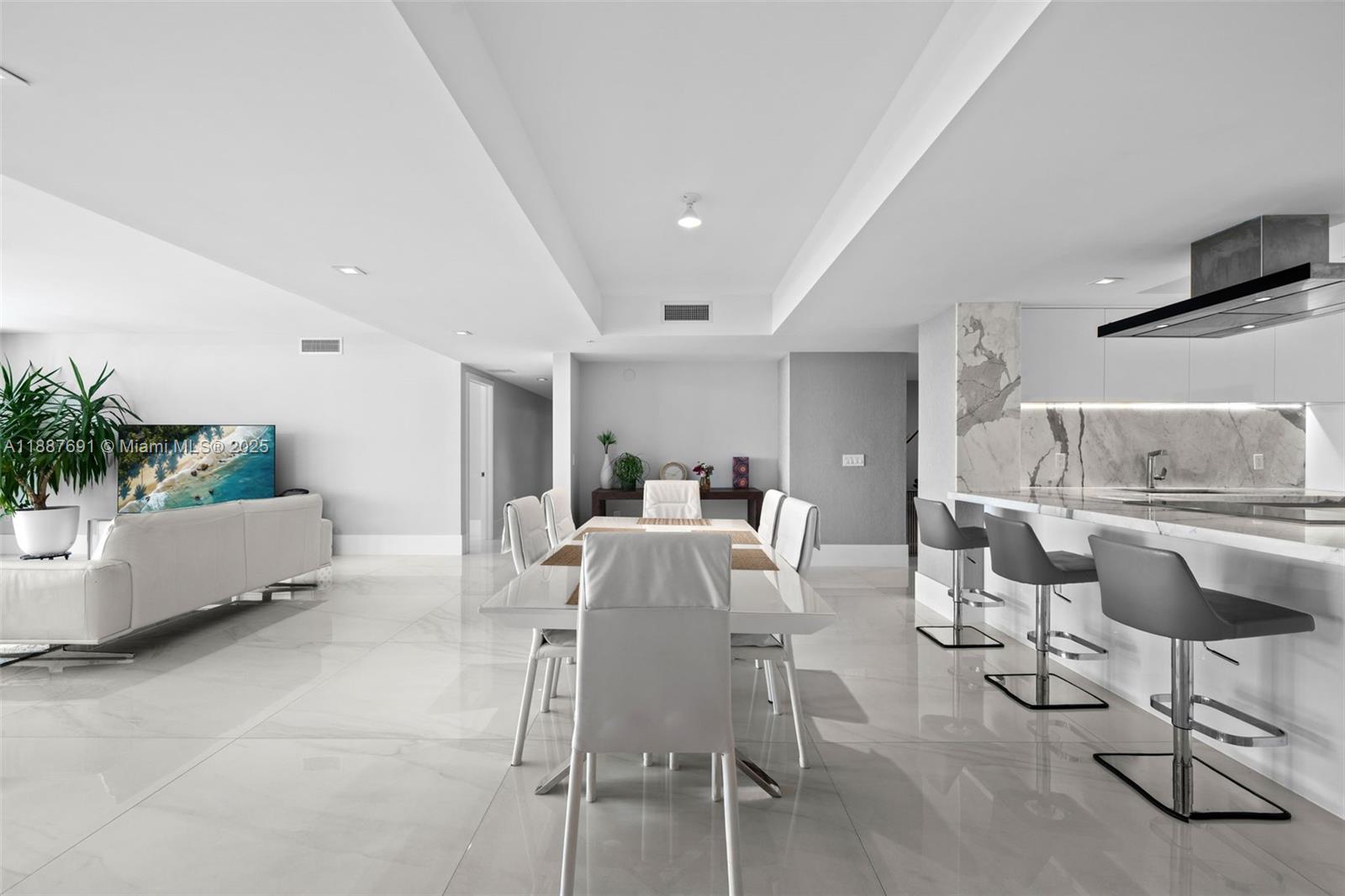 5-2204 4 / 5 3084 sq. ft. $ 2025-09-30 0 foto
