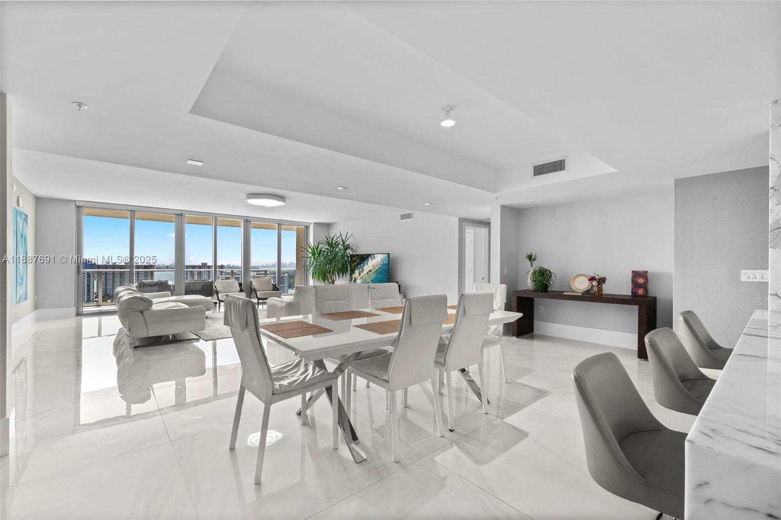 5-2204 4 / 5 3084 sq. ft. $ 2025-09-30 0 foto