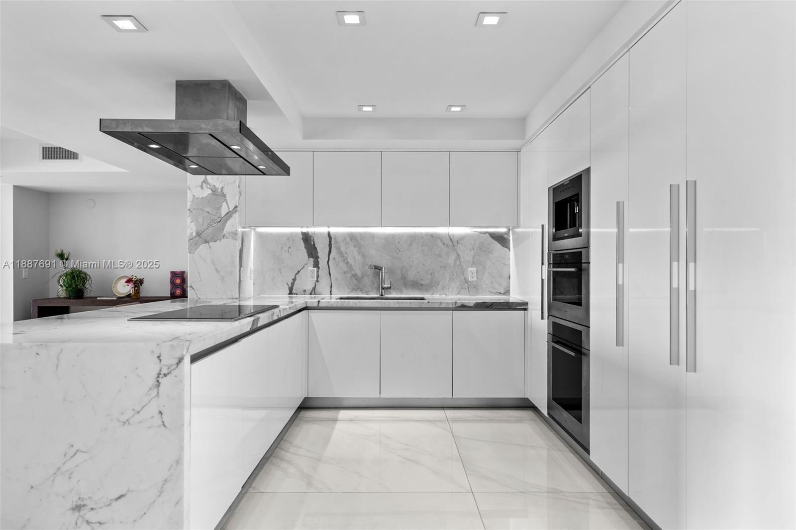 5-2204 4 / 5 3084 sq. ft. $ 2025-09-30 0 foto